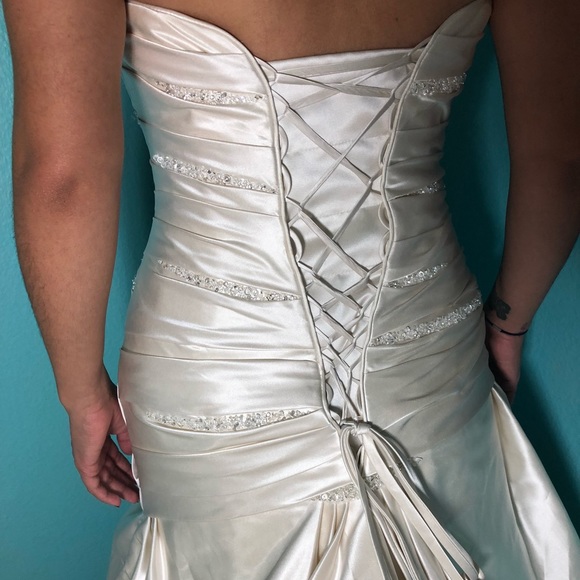 Wedding Dress - Picture 2 of 5